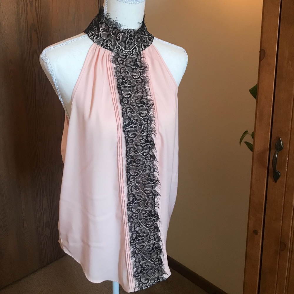 Sleeveless, high neck top